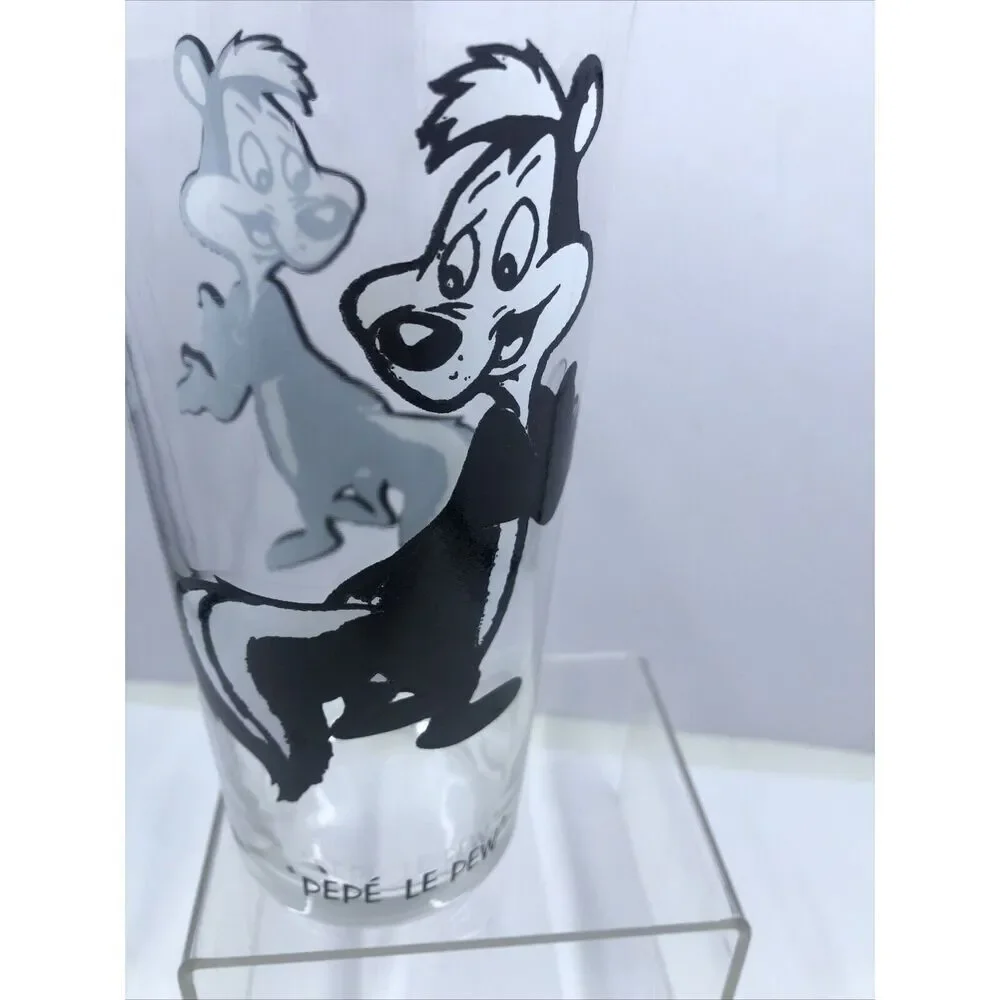 Vintage  PEPE LE PEW Pepsi Glass Collector Series Warner Bros Looney Tunes. Read